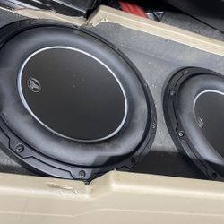 2 Subwoofers JL Audio W6v3