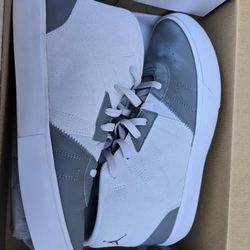 Jordans Series Mid Iris Whisper Size 11