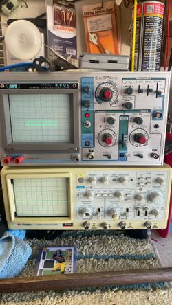 2 oscilloscopes with leads