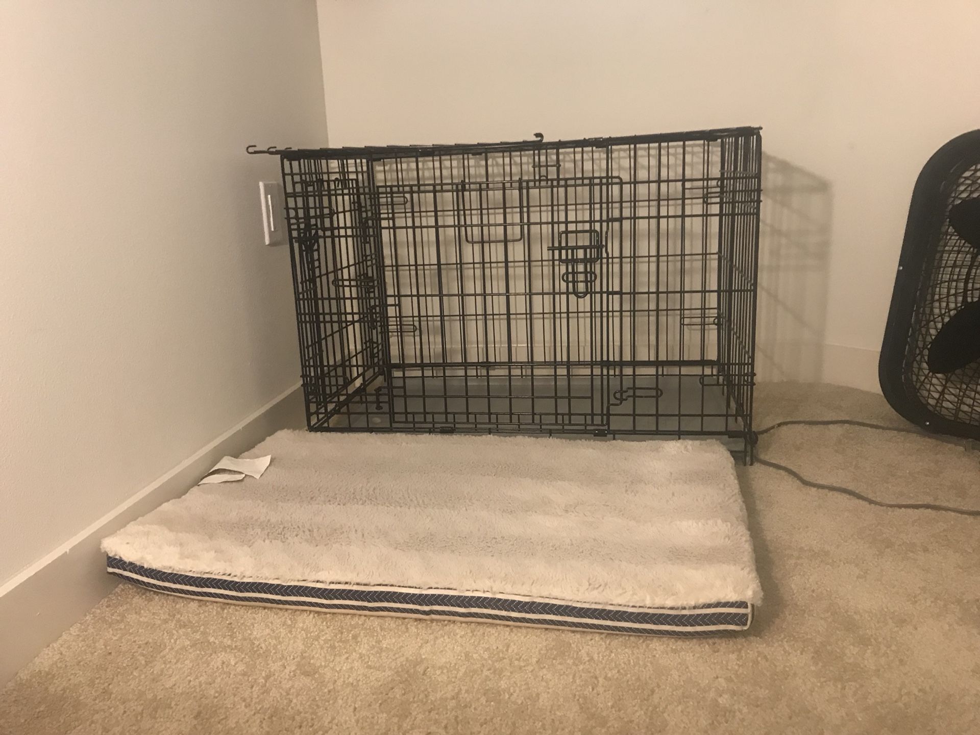 Small/medium dog crate with bed