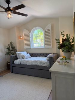 Twin upholstered daybed with trundle