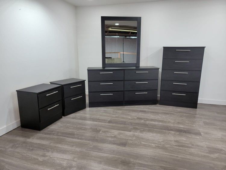 Comoda Con Espejo Gavetero Y Mesas De Noche. Juego De Cuarto.. Dresser With Mirror Chest And Nightstands. Bedroom Set