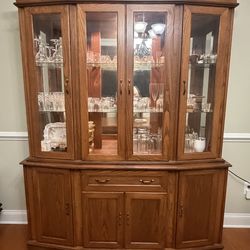 Solid Wood Oak Dining Set with Hutch – Great Condition