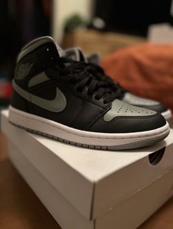 Jordan 1 Mid . Big Kids