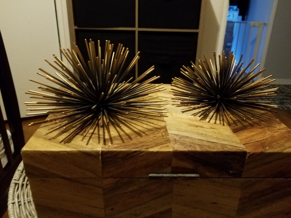 Metal Spiked Wall Decor