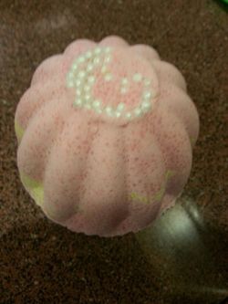 Shea butter bath bomb fizzes