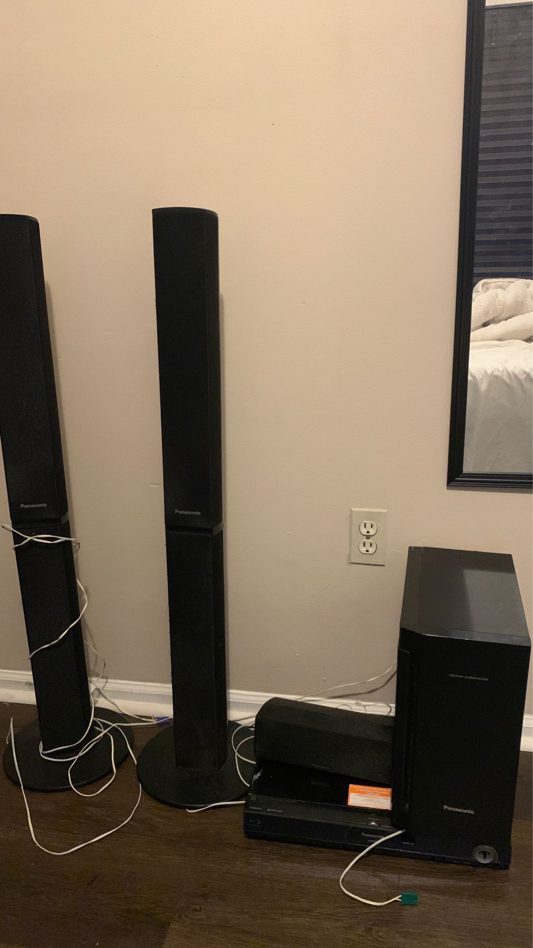 Panasonic surround system 5.1 with subwoofer
