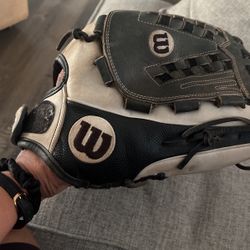 A2000 Softball glove