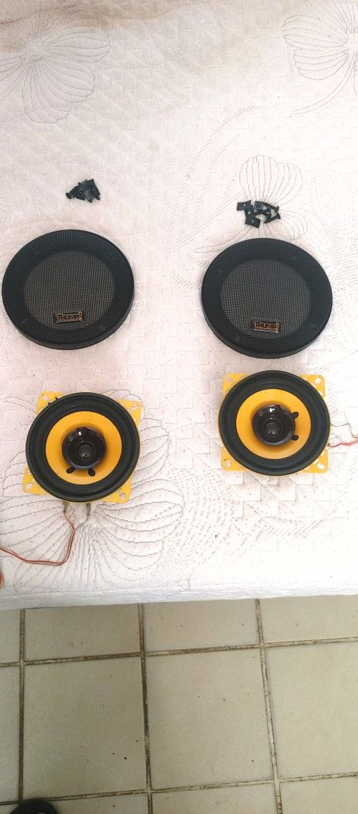 THUMP SPEAKERS 4" LIKE NEW ASKING $20