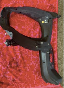 Mercedes W164 Headlight Housing Frame for Passenger Side 1646200491 1646200291