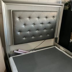 Queen Bed Set With Mirror Dresser Night Stand 