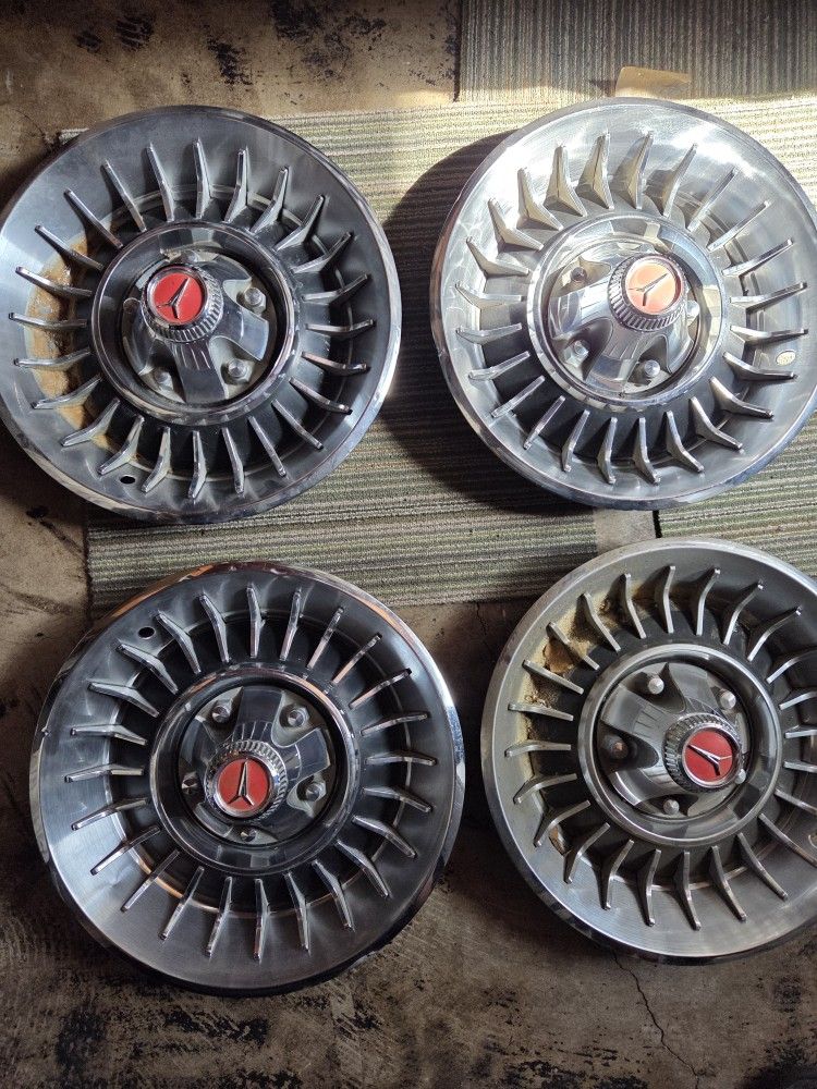 1966 Dodge Sports Fury Hub Caps 4