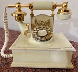 Vintage Phone (Has Cord)