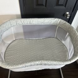 Baby Bassinet - Great Condition