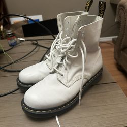 Doc Martins/ Dr martin’s white 1460 pascal boots