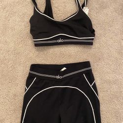 Alo Yoga Black & White Set