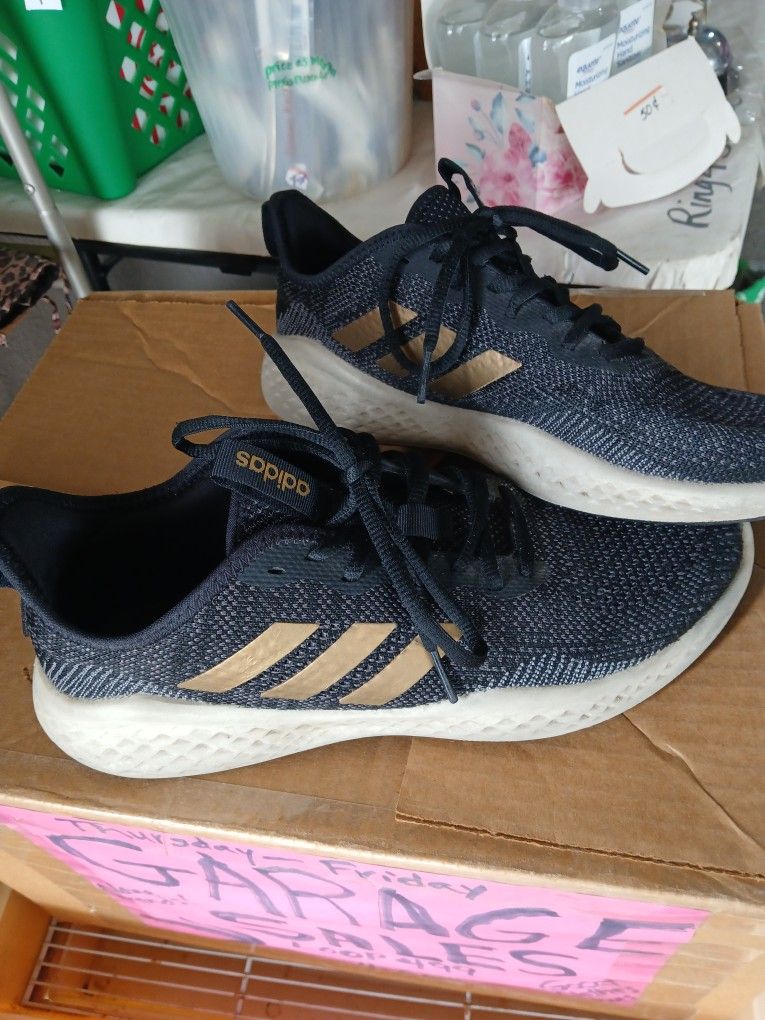 WOMEN 'S Name Brand Shoes, Some Are NEW.