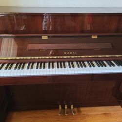 Beautiful Kawai upright Piano,  Model K-18 E Mahogany, Made In Japan. Excellent condition.