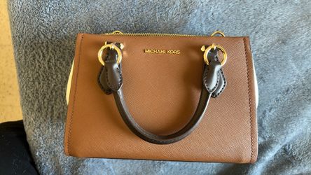 Micheal kors bag lady