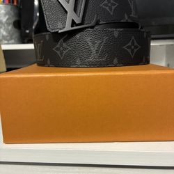 Black and gray Lv belt 