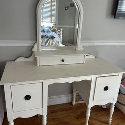 Pottery Barn Vanity And Chair 