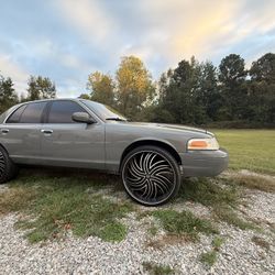 2003 Ford Crown Victoria