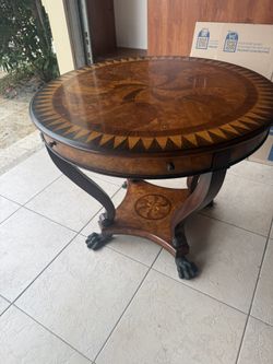 Beautiful Round Accent Table with Storage Drawer – Solid Wood
