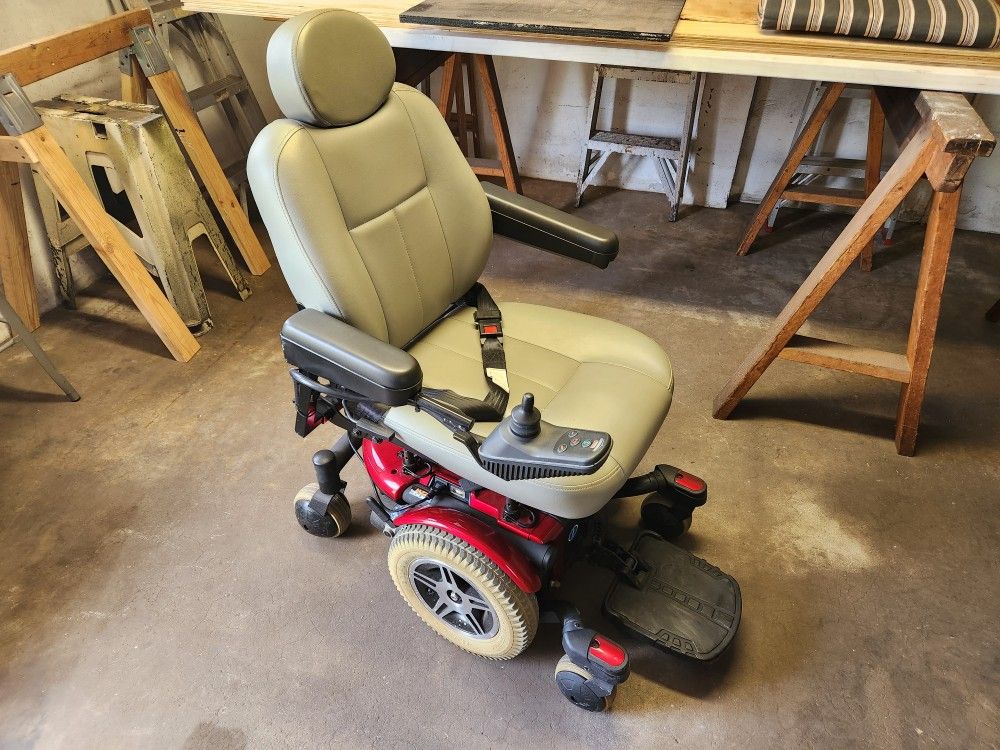 Jazzy 600 Mobility Scooter