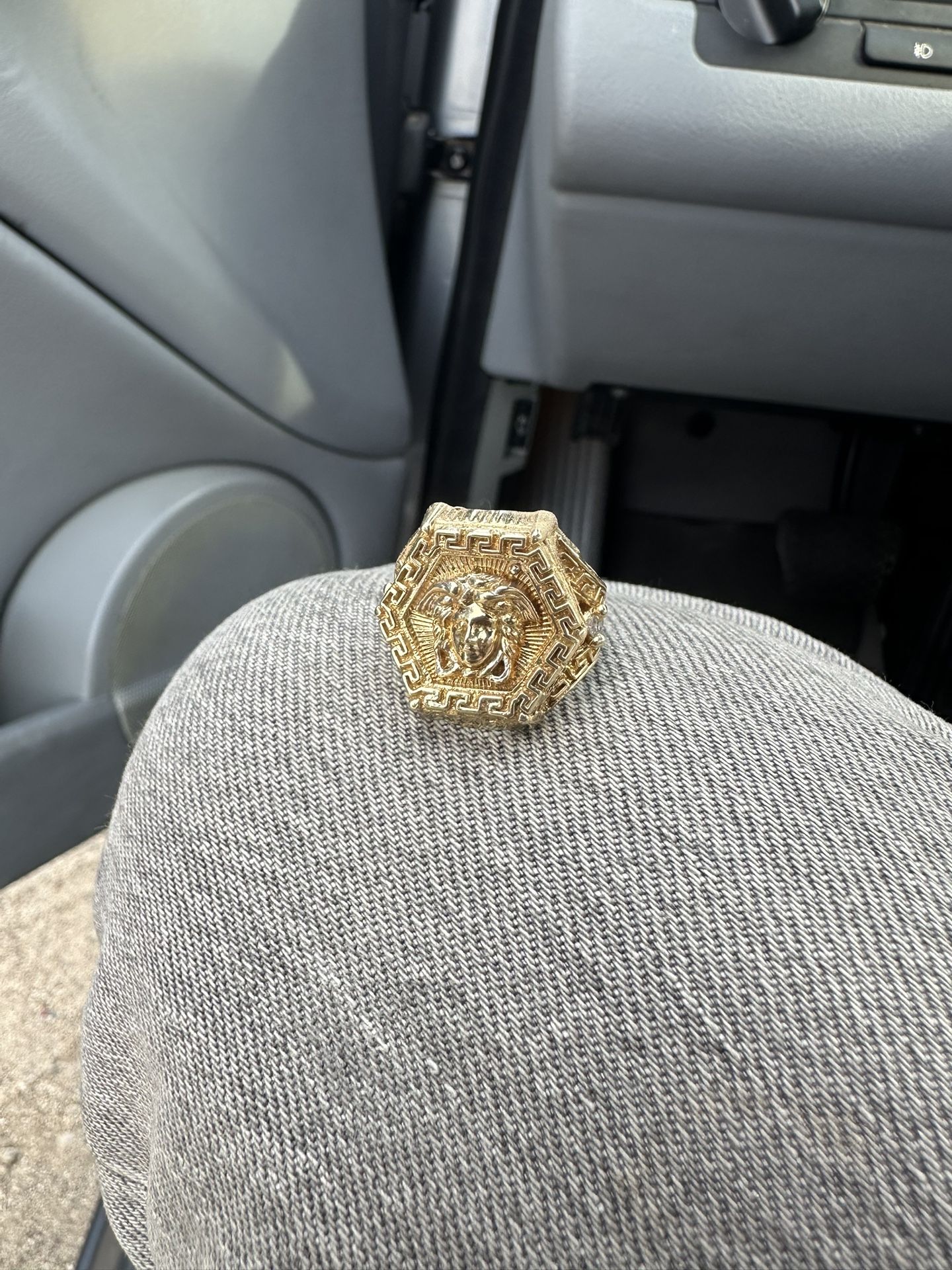 10k Versace X Medusa Ring