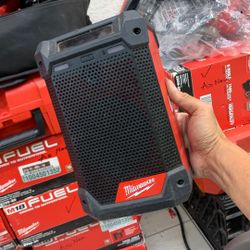 Milwaukee M12 Radio Bluetooth Speaker And Charger 