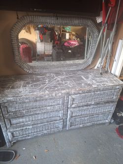 Dresser With Mirror