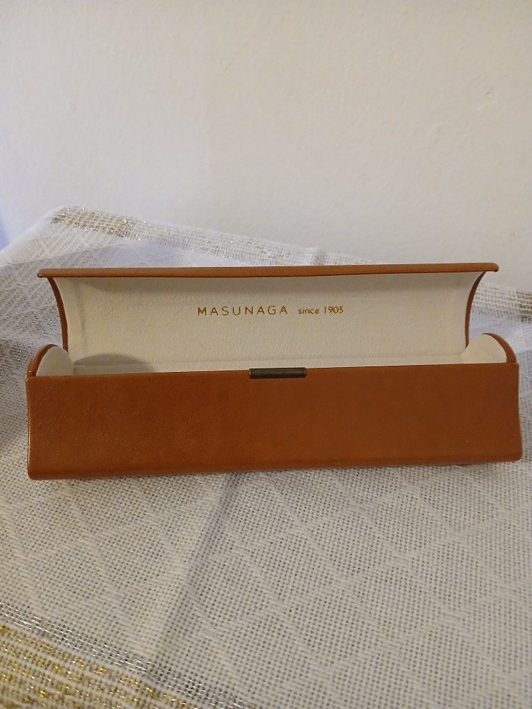 Vintage Brown Leather Glasses Case – Premium Quality Masunaga-Inspired Design, Durable Pressure-Resistant Shell with Soft Velvet Interior for Stylish