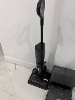 DREAME HAND VACUUM AND MOP