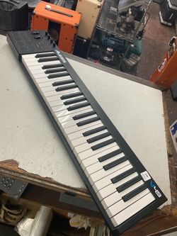 Alesis v49 USB/MIDI Keyboard