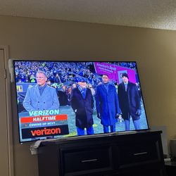 65 Inch Vizeo Used Good Condition With Wall Mount 