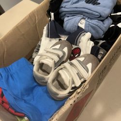 Pile Of 12 Mon Clothes 