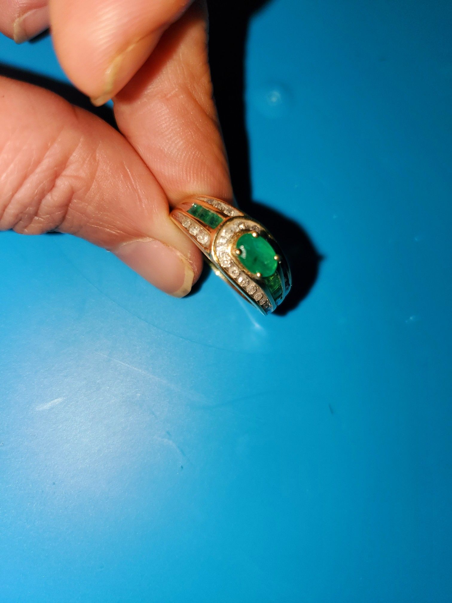 14kt Gold Engagment Ring w/ Genuine Emerald and Diamonds