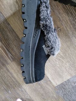 Black suede Sketchers slip on size 6