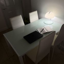 Table + 4 Chairs 