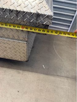 Truck tool box
