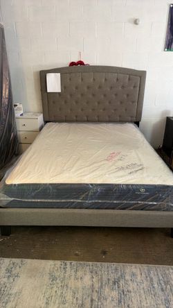 Bed Queen with mattress