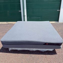 Layla Hybrid King Mattress (Firm and Soft Sided) ❤️