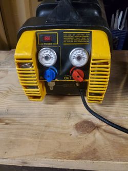 Refrigerant recovery machine