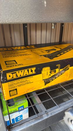DEWALT 21 Degree Plastic Round Head Framing Nailer DWF83PL