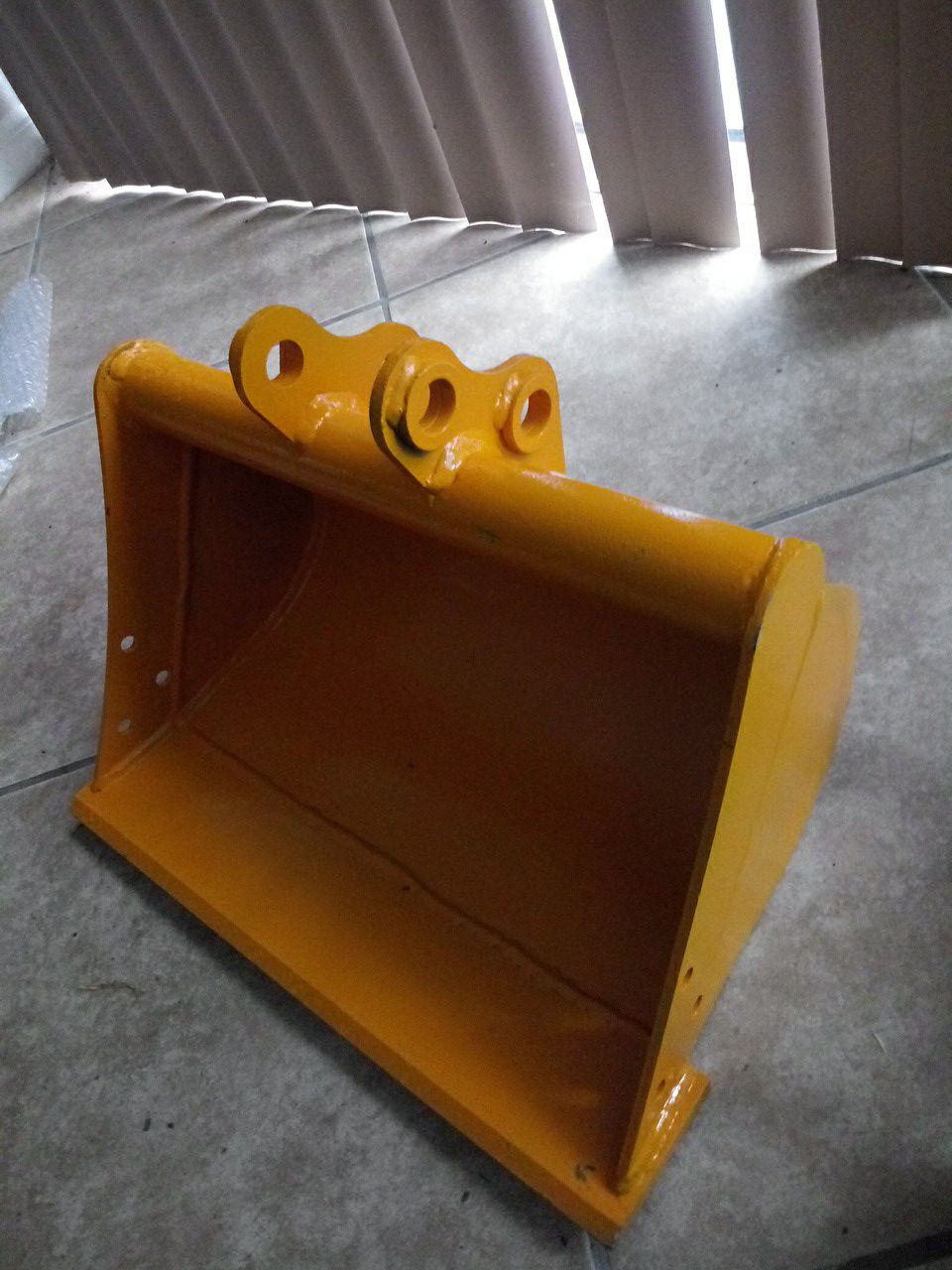 Bucket for mini Excavator Hydraulic size 20" more size can be sent if requested