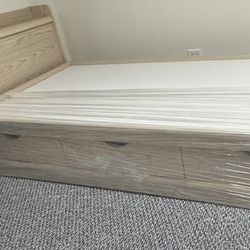 7 piece solid oak kids twin bedroom set  Bed comes with drawers  Light oak color 