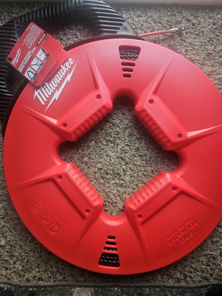 Milwaukee200 Polyester Fish Tape with Flexible Metal Leader