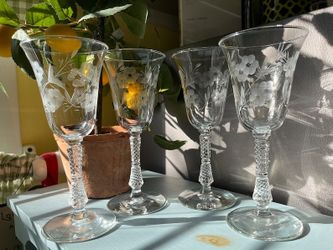 
4 Vintage Libbey Rock Sharpe  Goblets in the "Classic" pattern with Stem.
