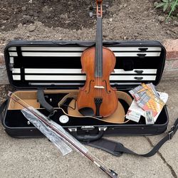 Wooden violin 🎻. Full size 4/4.  New