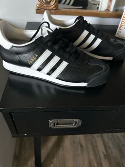 Samoa Adidas / Size 9.5